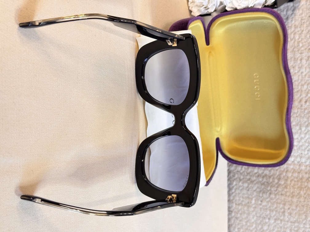 sunglasses GUCCI Square | www.luxuryaccessoires.com